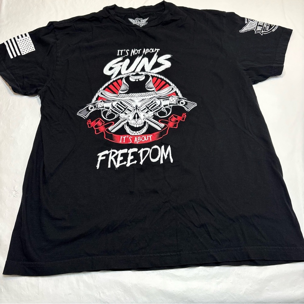 We The People It’s Not About Guns It’s About Freedom T Shirt Men’s XL